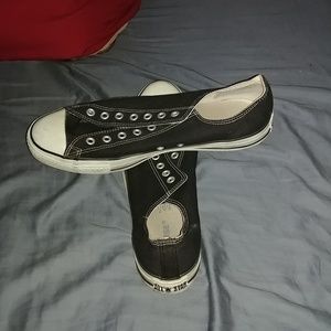 Low top black amd white converse Chuck Taylor